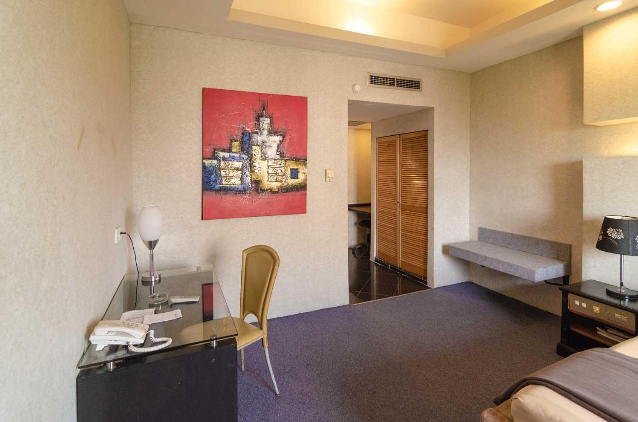 Hotel Peninsula Mangga Besar Джакарта Екстериор снимка