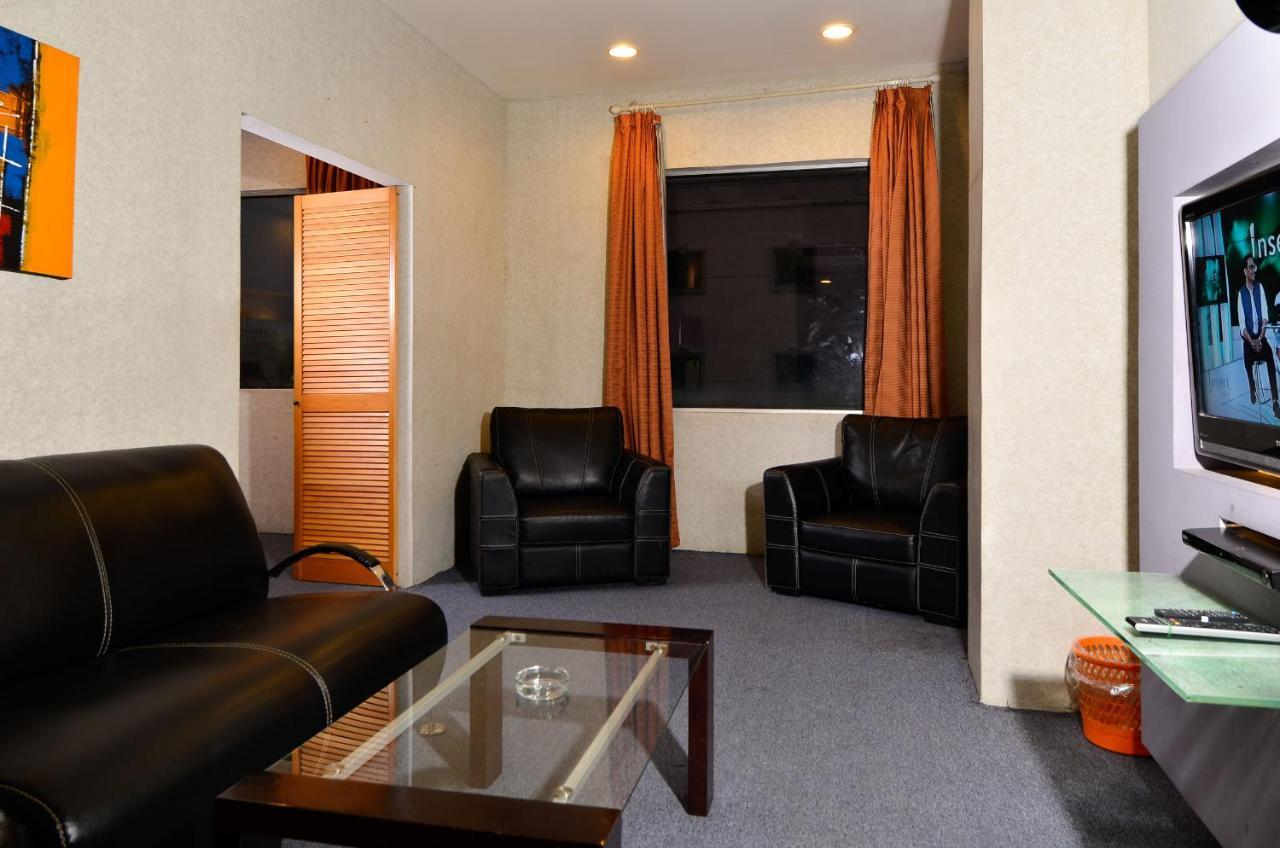 Hotel Peninsula Mangga Besar Джакарта Екстериор снимка