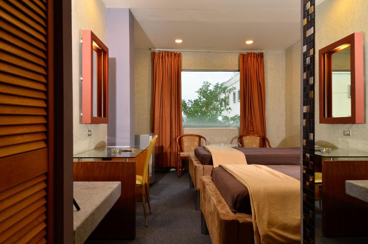 Hotel Peninsula Mangga Besar Джакарта Екстериор снимка