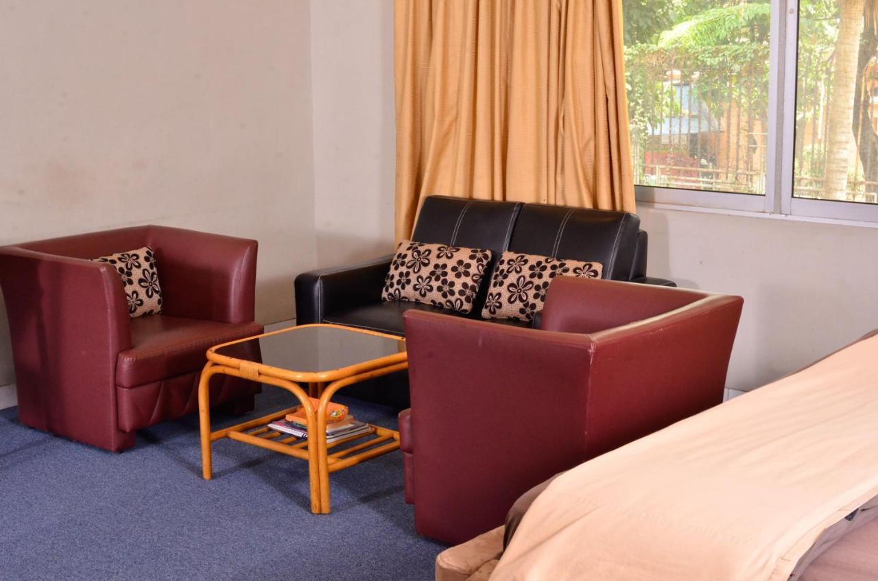 Hotel Peninsula Mangga Besar Джакарта Екстериор снимка
